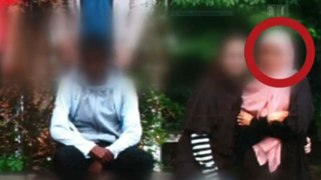 Unkenntlich gemachtes Klassenfoto, roter Kreis um die Frau aus Nidau.