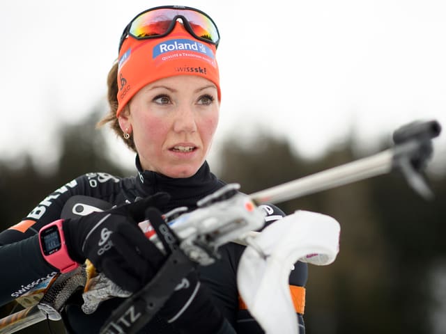 Aufnahme der Biathletin beim Stehendschiessen.