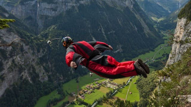 Bern Freiburg Wallis - Basejumperin stürzt bei ...