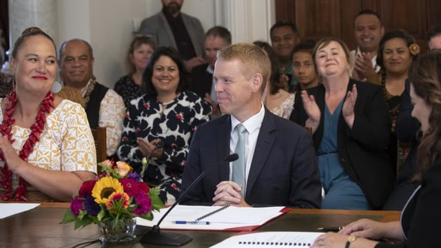 Chris Hipkins während der Zeremonie zu seiner Amtseinführung. 