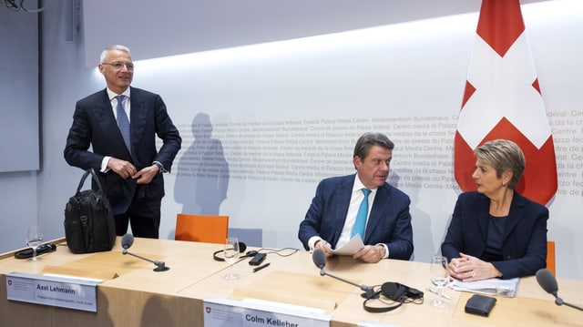 Axel Lehmann, Colm Kelleher, von der UBS und Bundesrätin Karin Keller-Sutter an der Pressekonferenz vom 19.03.23