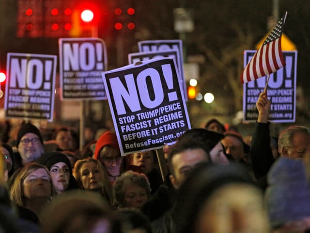 Demonstranten vor dem Trump Tower in New York. 