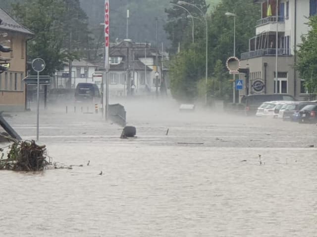 Überflutete Strasse.