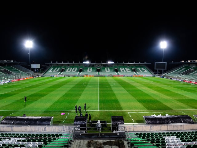 Blick ins leere Stadion