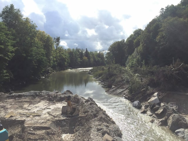 Aufschüttung in Fluss.