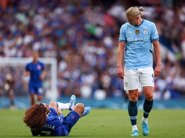 Marc Cucurella und Erling Haaland.