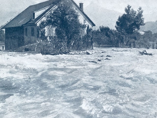 Haus im reissenden Fluss.