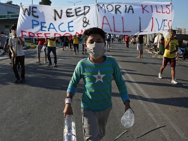 Children manifest on Lesbos.