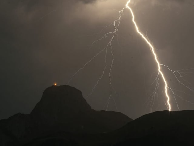 Einschlag neben dem Stockhorn.