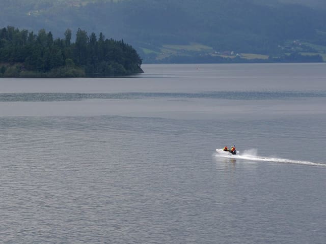 Ein Boot vor der Insel