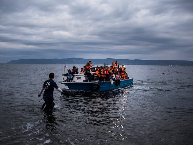 Flüchtlinge bei ihrer Ankunft auf Lesbos im Dezember 2015