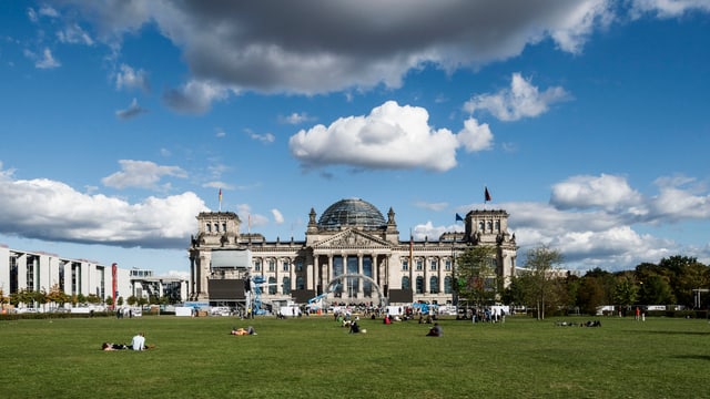 Der Bundestag wird bald über aktive Einsätze im Kampf gegen die Terrormiliz IS entscheiden.