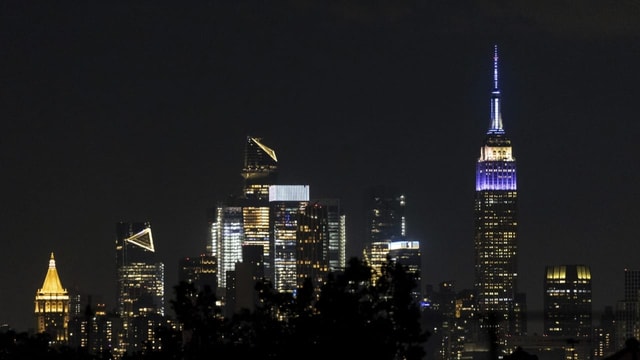 Stadt bei Nacht.