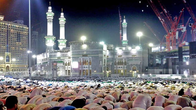 Muslime beten in Mekka.