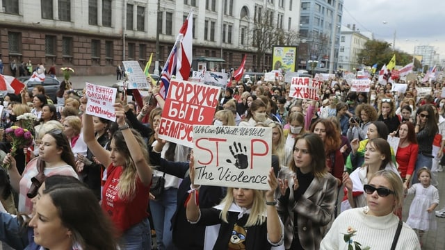 Thousands of women protest