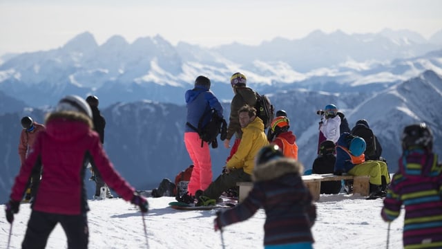 Menschen auf Skipiste