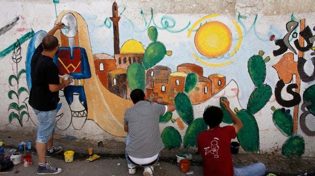 Palästinenser malen ein Graffiti mit Felsendom und Al-Aqsa Moschee in Jerusalem