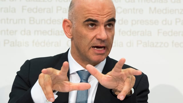 Bundesrat Alain Berset an einer Medienkonferenz (Aufnahme vom 2. September). 