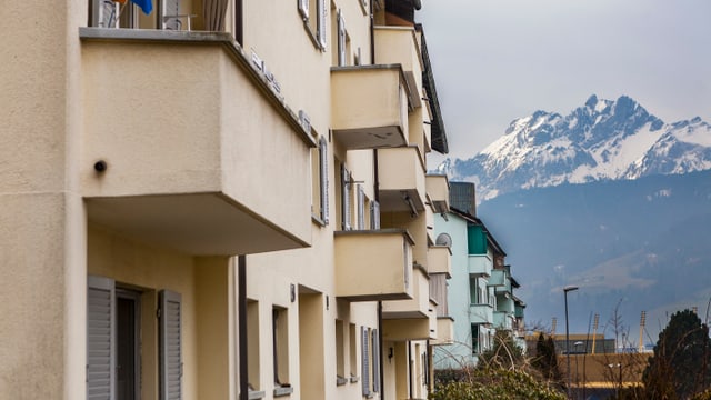 Die Wohnungen der Pension, im Hintergrund der Pilatus.