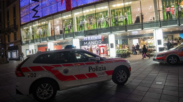 The attack occurred in the afternoon in a department store in Lugano.