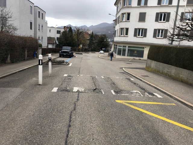 Fahrbahnkissen in einer Quartierstrasse in Olten.  