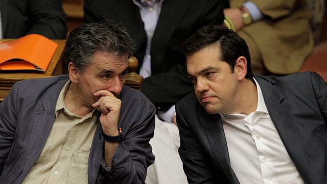 Tsakalotos und Tsipras im Parlament