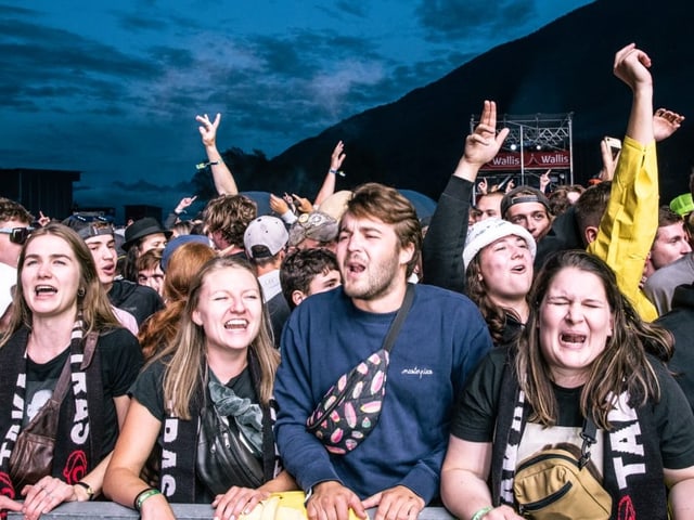 Publikum am Openair Gampel