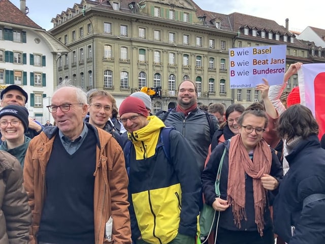 Menschen auf dem Bundesplatz