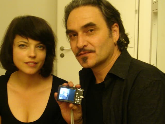 2006: when we still needed cameras to take photos. This was not the first meeting of Mona and Stephan Eicher. But neither does it guarantee the latter. 