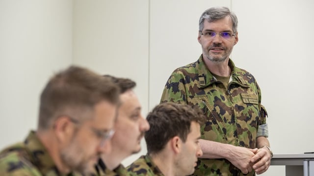 Chef der Armeeseelsorge Samuel Schmidt bei einer Pressekonferenz.