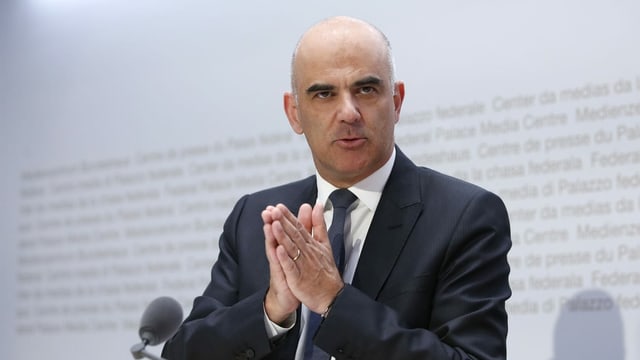 Gesundheitsminister Alain Berset gibt die bisher weitreichendsten Corona-Lockerungen bekannt.