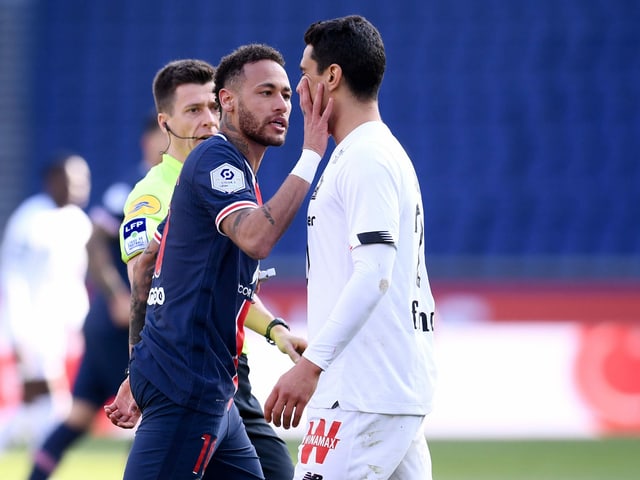 Neymar grabs Benjamin André in the face.