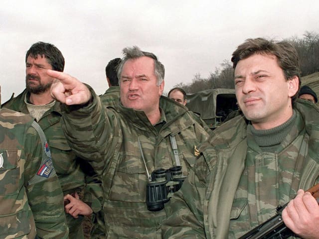 Mladic im Tarnanzug.