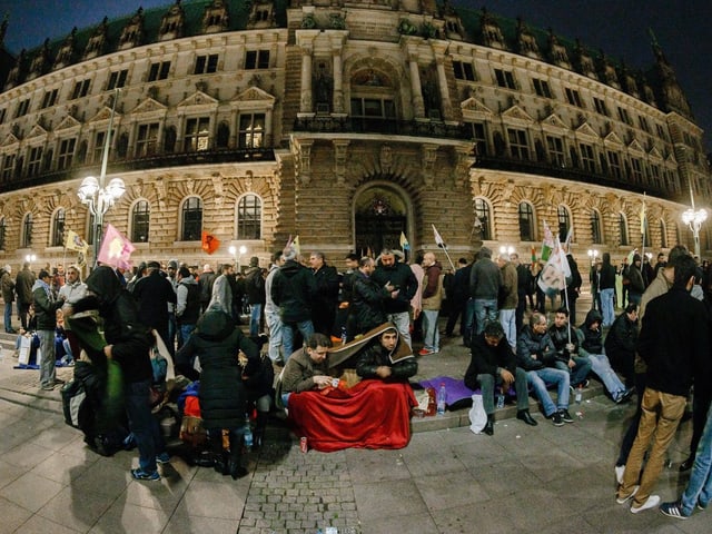 Kurden demonstrieren in Hamburg