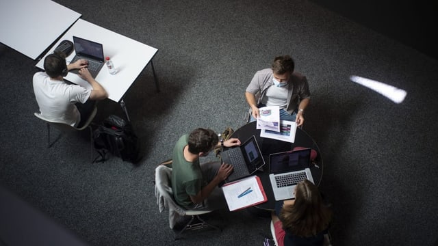 Studenten lernen gemeinsam