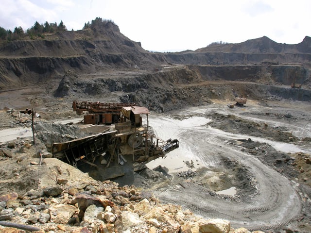 Tagbau-Mine mit Geröll