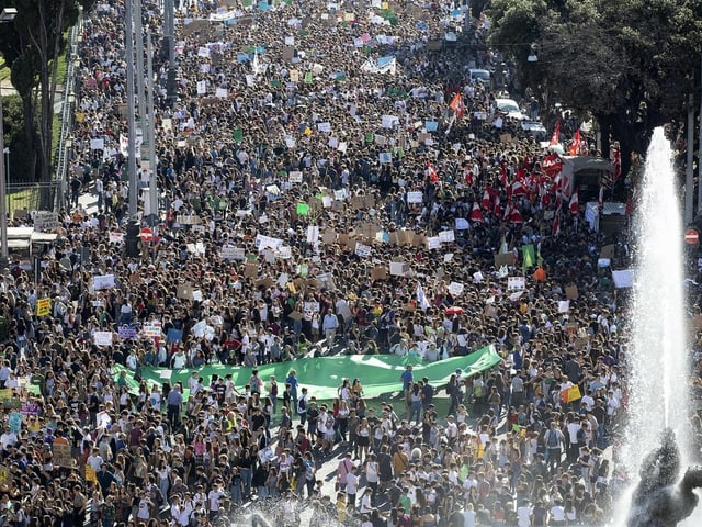 Viele Demonstraten in Rom.