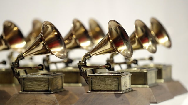 acht goldene Grammy Auszeichnungen