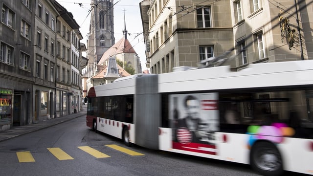 Bus in der Altstadt von Freiburg