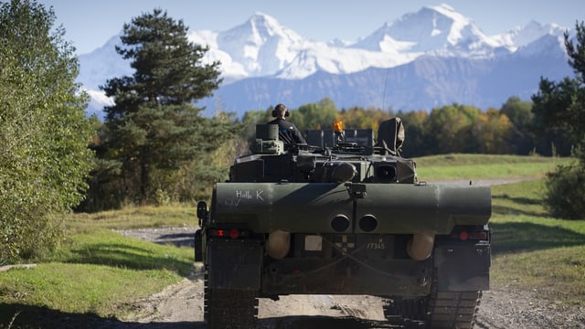 Leopard-II-Panzer der Schweizer Armee auf dem Thuner Waffenplatz