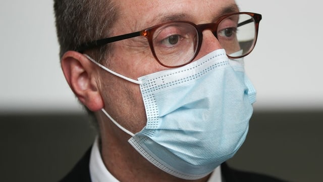 Cluj wears glasses and a hygienic mask.