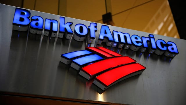 Das Logo der Bank of America an einer Fassade.