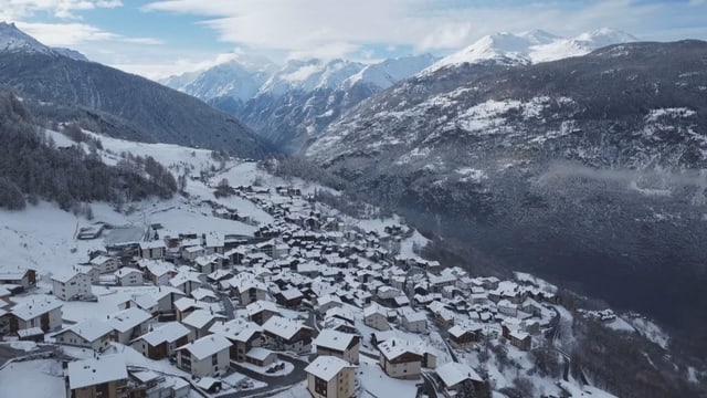 Verschneite Oberwalliser Gemeinde Visperterminen