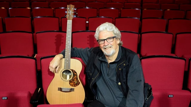 Musician Jeff Turner sitting with guitar