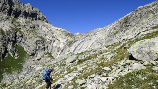 Frau am wandern.