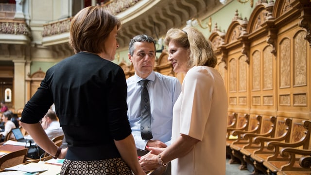 (V.l.) Parteipräsidentin Petra Gössi, FDP/SZ, Ignazio Cassis, FDP/TI, und Doris Fiala, FDP/ZH 