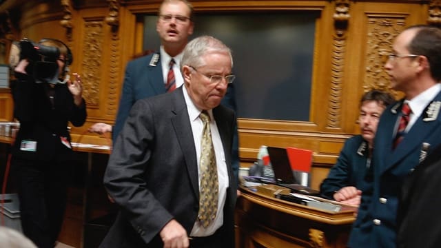 Christoph Blocher im Nationalratssaal nach der Abwahl als Bundesrat 