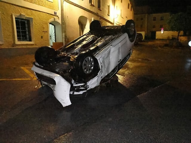 Fortgespültes Auto in Hallein