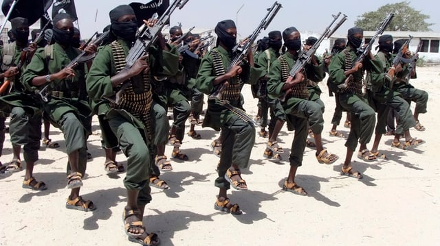 Kämpfer der Al-Shabaab-Miliz bei einer Militärübung 