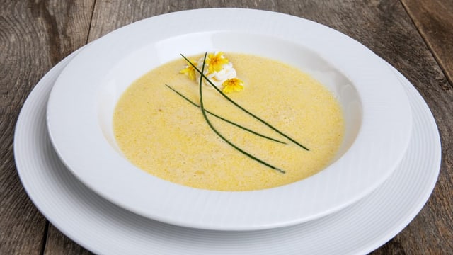 Monikas «Schlüsselblumensuppe mit Baumnussbrötli».